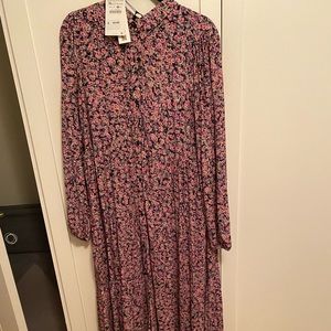 Zara floral dress.  Never worn, fits like a large.